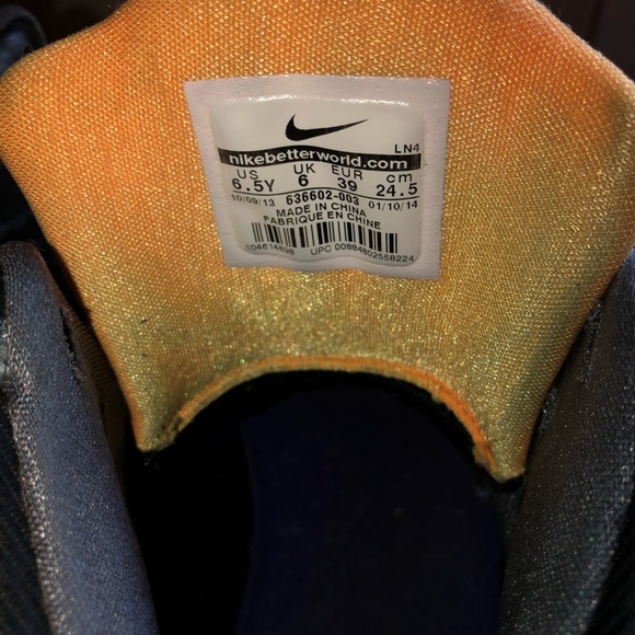 Kobe Bryant Nike’s - Picture 8 of 8